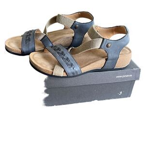 Pinaz Black Leather Slip In Sandals Size 8 EU 38